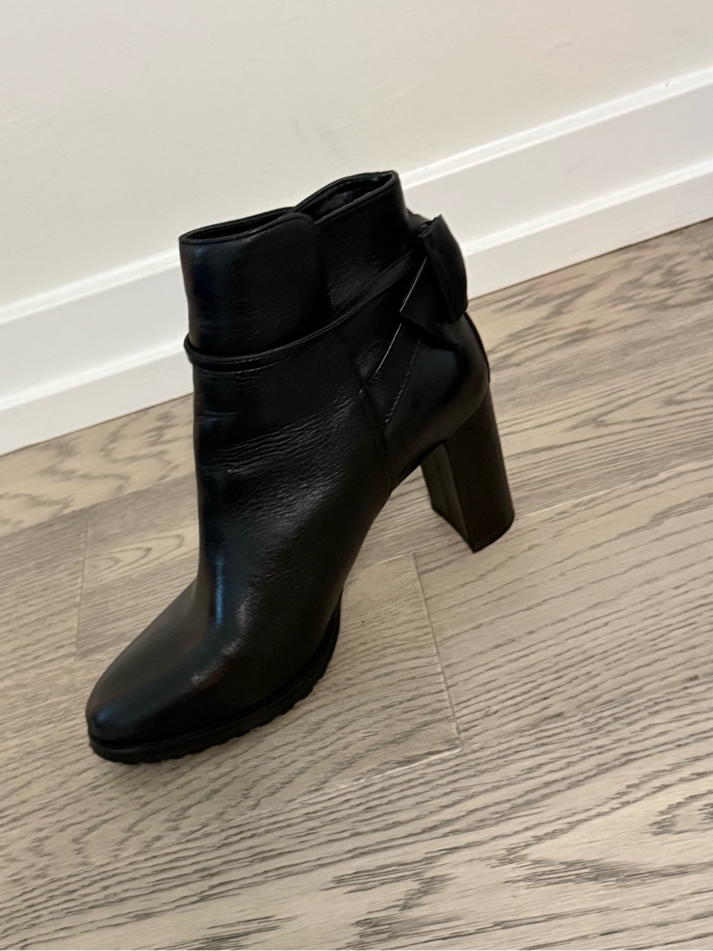 Banana Republic Black Leather Bow Ankle Booties | Size 6 | Block Heel - Picture 4 of 11
